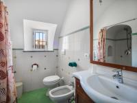 A bathroom at Casa Lauro - De Vivo Realty Positano
