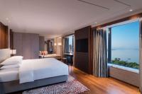 Grand Hyatt Hangzhouにあるベッド