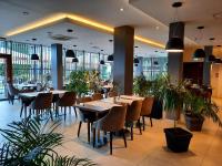 Reštaurácia alebo iné gastronomické zariadenie v ubytovaní Hotel Imperiale