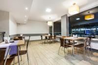 Reštaurácia alebo iné gastronomické zariadenie v ubytovaní Hotel Olivia