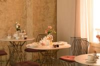 Reštaurácia alebo iné gastronomické zariadenie v ubytovaní San Michele Suite