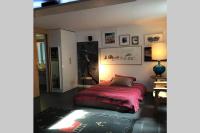 Postel nebo postele na pokoji v ubytování Spacious Chillout in Madrid
