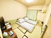 GuestHouse017徳島個室 飲食街中心 阿波踊り会館7分 文理&徳島大学 アスティとくしま車8分にあるベッド