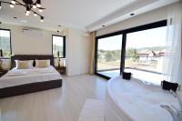 A bed or beds in a room at Luxury 4-Bed Villa with private pool and Jacuzzi