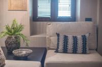 Posedenie v ubytovaní Apollonos 28 Luxury Suites