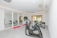 Posilňovňa alebo fitness centrum v ubytovaní Luxury villa Azure in Imotski, wellness oasis