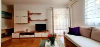 Telewizja i/lub zestaw kina domowego w obiekcie Apartment Conty on the ground floor