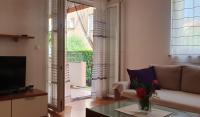 Telewizja i/lub zestaw kina domowego w obiekcie Apartment Conty on the ground floor