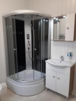A bathroom at Jade Vendégház