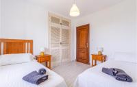 A bed or beds in a room at Gorgeous Home In Alhaurin De La Torre
