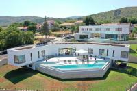Bazén v ubytovaní Luxury villa Azure in Imotski, wellness oasis alebo v jeho blízkosti
