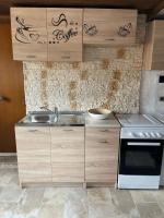 A kitchen or kitchenette at 34 Arena House