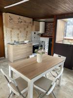 A kitchen or kitchenette at 34 Arena House