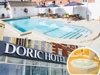 Πισίνα στο ή κοντά στο Doric Hotel
