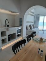 Kuchyňa alebo kuchynka v ubytovaní Sfakia Seaside luxury Suites