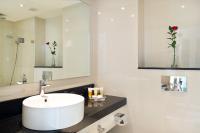 Ein Badezimmer in der Unterkunft Yam Suf by Isrotel Collection