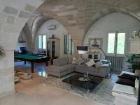 A seating area at MASSERIA INCANTAMENTO Suite Bouganville