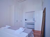 Posteľ alebo postele v izbe v ubytovaní Retreat Paros - The Door Apartment