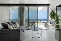 A seating area at Suite Horizonte