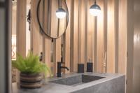 Kúpeľňa v ubytovaní Apollonos 28 Luxury Suites
