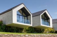 a house with large windows on the side of it at Miradores do Sil Hotel Apartamento in Cristosende