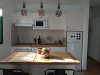 A kitchen or kitchenette at Apartamento Maresia