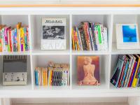 ゲストハウスにある図書室