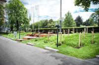A garden outside Hotel Daniel Vienna - Smart Lifestyle Near City Centre