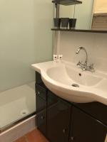 a bathroom with a white sink and a bath tub at Kalliste - Appartement centre ville tout équipé in Bastia