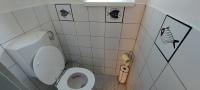 A bathroom at Kikötő Vendégház