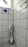 A bathroom at Kikötő Vendégház