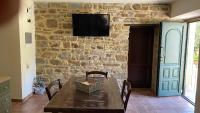 Telewizja i/lub zestaw kina domowego w obiekcie Agriturismo Il Casone