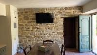 Telewizja i/lub zestaw kina domowego w obiekcie Agriturismo Il Casone