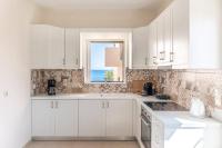 Kuchnia lub aneks kuchenny w obiekcie Olea House Kyparissia 80m from the sea