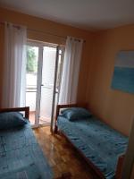 Postel nebo postele na pokoji v ubytování Novalja Marine Beach