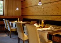 Reštaurácia alebo iné gastronomické zariadenie v ubytovaní Hotel Rundeck