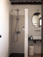 Un baño de Hotel Castillo de Monda
