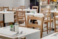 Restauracja lub miejsce do jedzenia w obiekcie Royal Court Hotel