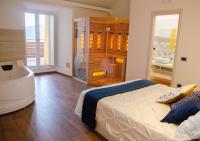 A bed or beds in a room at ARTEMIDE "Arco Antico" B&B SUITE SPA
