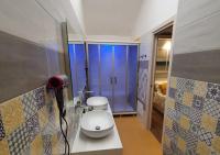 A bathroom at ARTEMIDE "Arco Antico" B&B SUITE SPA