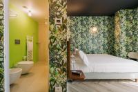 A bathroom at Collini Rooms Hotel