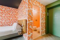A bed or beds in a room at Collini Rooms Hotel