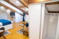 TV a/nebo společenská místnost v ubytování Oblivion Luxury Rooms