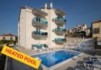 Bazén v ubytování Apartments BlueView nebo v jeho okolí