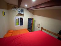 Captain Morgan Hostel Lake Coatepequeにあるベッド