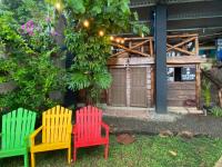 Captain Morgan Hostel Lake Coatepequeにある庭