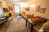 A seating area at Appartements Steingasse