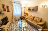 A television and/or entertainment centre at Appartements Steingasse