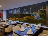 Restaurace v ubytování Broadway Mansions Hotel - On the bund