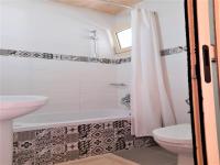 Kúpeľňa v ubytovaní Room in Apartment - Beautiful and Spacious Room near Cretan Sea